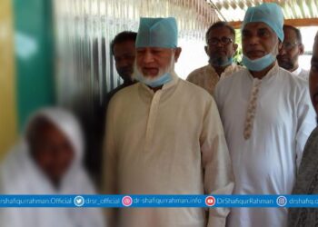 ১০৪ বছর বয়সী অসহায় মহিলা কিরণ বালা মন্ডলের পাশে আমীরে জামায়াত ডা: শফিকুর রহমান
