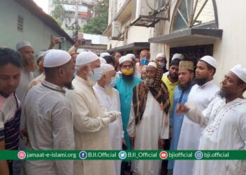 তল্লা মসজিদে গ্যাস ও বিদ্যুৎ বিস্ফোরণে নিহত ও আহত পরিবারের পাশে আমীরে জামায়াত ডা. শফিকুর রহমান