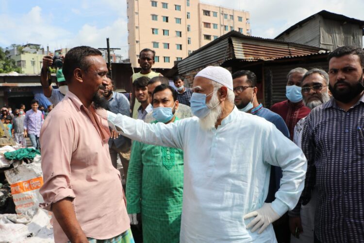 রাজধানীর কল্যাণপুরের নতুন বাজার বস্তিতে ভয়াবহ অগ্নিকাণ্ডে পুড়ে যাওয়া বস্তির ক্ষতিগ্রস্তদের পাশে আমীরে জামায়াত ডা: শফিকুর রহমান