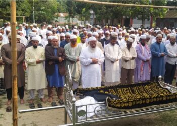 কেন্দ্রীয় অফিসের স্টাফ জনাব মোঃ রফিকুল ইসলামের জানাযা ও দাফন সম্পন্ন