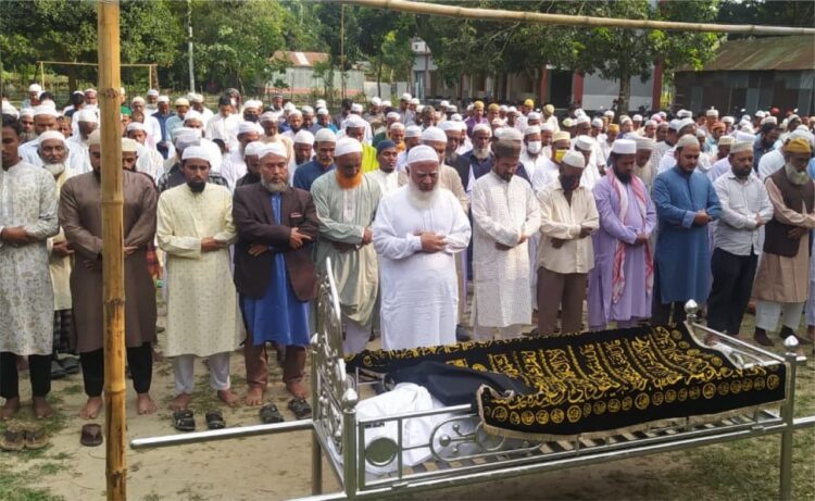 কেন্দ্রীয় অফিসের স্টাফ জনাব মোঃ রফিকুল ইসলামের জানাযা ও দাফন সম্পন্ন