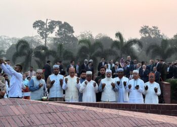মহান স্বাধীনতা ও জাতীয় দিবসে সাভারের জাতীয় স্মৃতিসৌধে আমীরে জামায়াতের শ্রদ্ধা নিবেদন