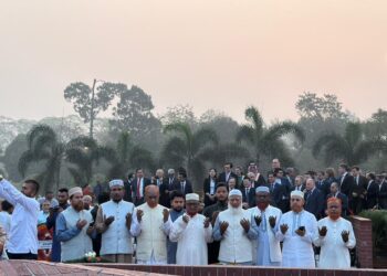 মহান স্বাধীনতা ও জাতীয় দিবস উপলক্ষে জাতীয় স্মৃতিসৌধে মাননীয় বিরোধীদলীয় নেতার শ্রদ্ধা নিবেদন ও দোয়া
