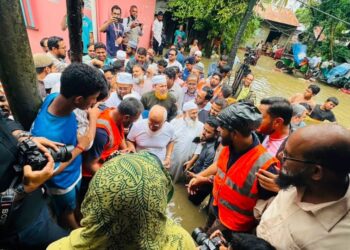 চট্টগ্রামের বন্যাদুর্গত মানুষের পাশে মাননীয় বিরোধীদলীয় নেতা