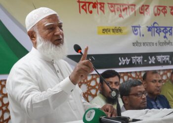 ঢাকা-১৫ আসনে দুঃস্থ, অসহায় ও অসুস্থদের মাঝে বিশেষ অনুদানের চেক বিতরণ করেন মাননীয় বিরোধীদলীয় নেতা