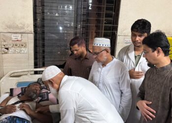 সন্ত্রাসীদের হামলায় আহত জামায়াত নেতা শামীম আহসানকে হাসপাতালে দেখতে গেলেন বিরোধীদলীয় নেতা